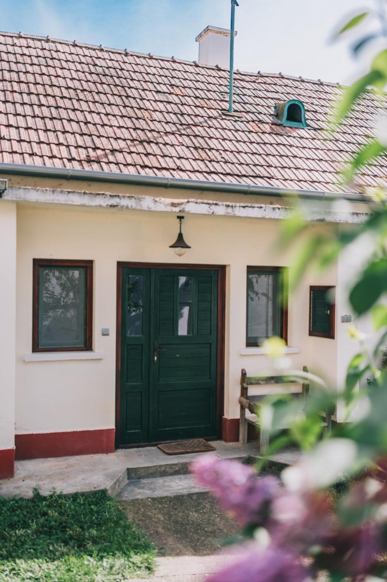 Feher Barany Apartment Szigliget Kültér fotó