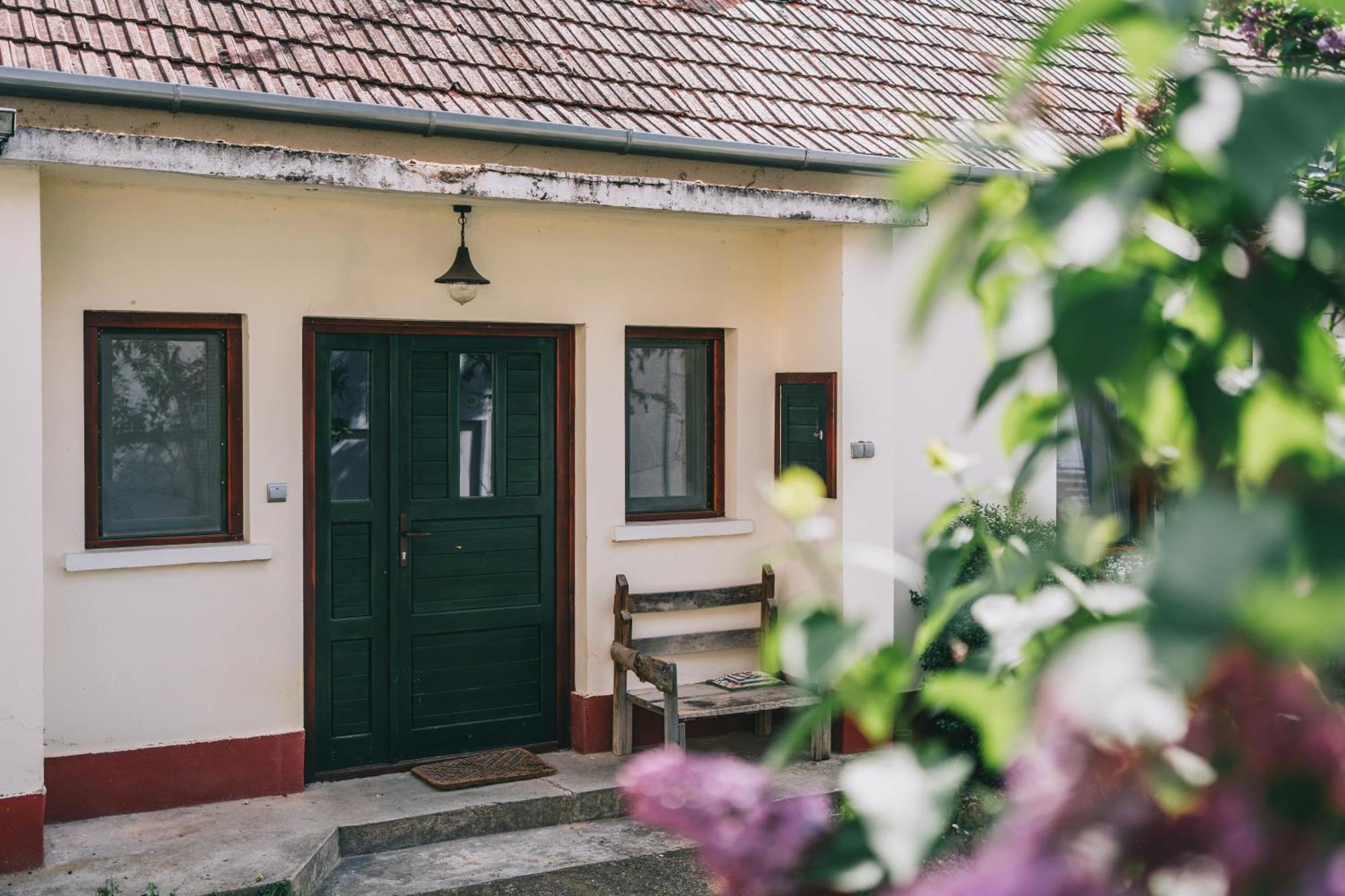Feher Barany Apartment Szigliget Kültér fotó